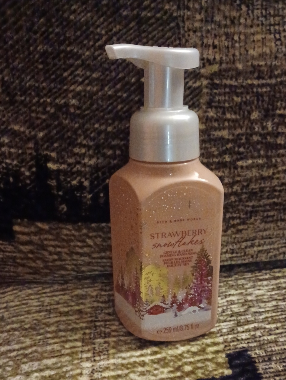 4/$40 New "Strawberry Snowflakes" Foaming Hand Soap - 259 mL Pump
